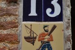 324