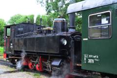 572