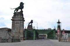 594